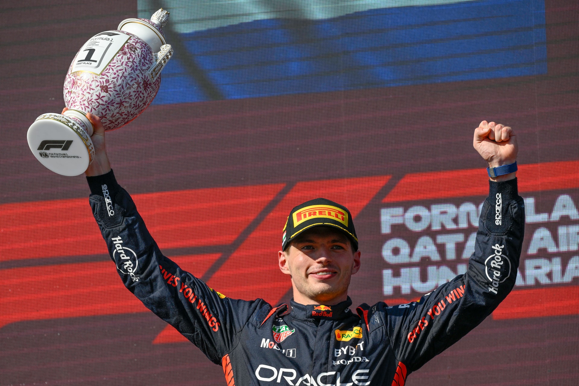 Red Bull: Nincs valakinél ragasztó?