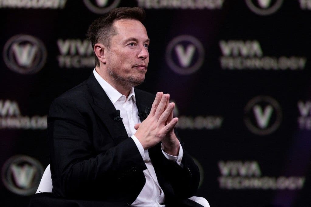 Musk képmutatásnak nevezte az amerikai kazettás lőszerek Ukrajnába szállítását