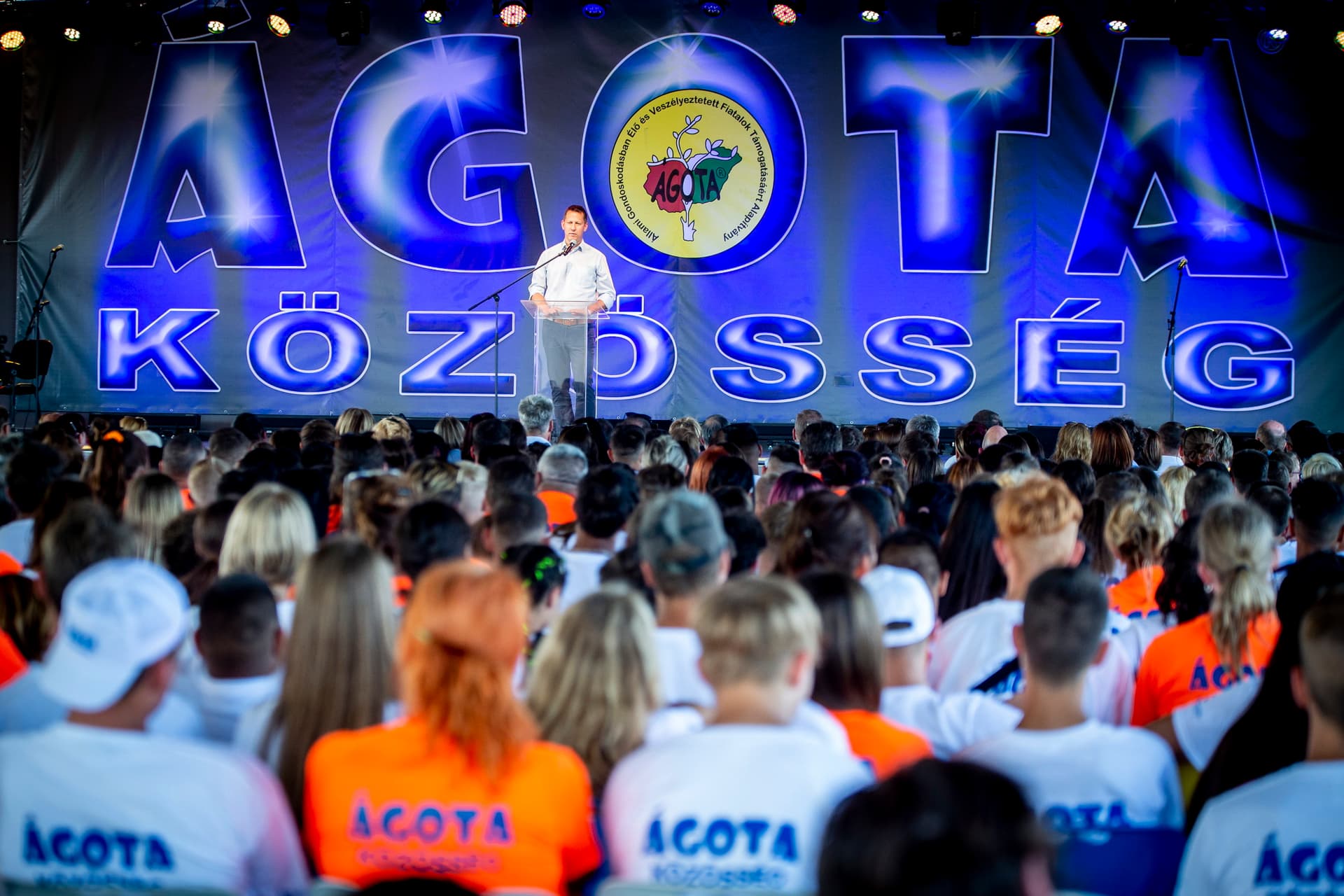 Fülöp Attila: A kormányzat elkötelezett abban, hogy minél nagyobb betekintést adjon a gyermekvédelembe