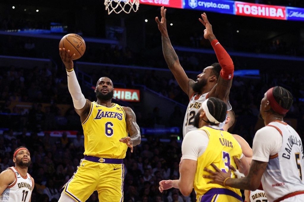 LeBron James folytatja pályafutását