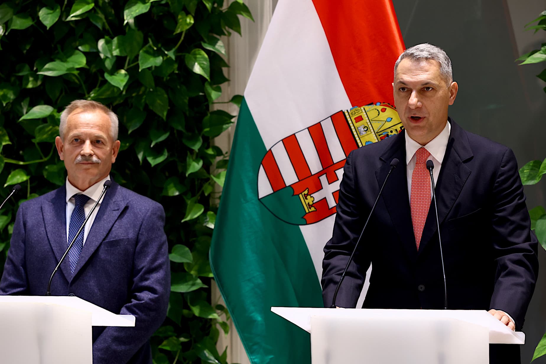 Lázár János: Augusztus elsején lép hatályba az állami építési beruházásokat szabályzó új törvény