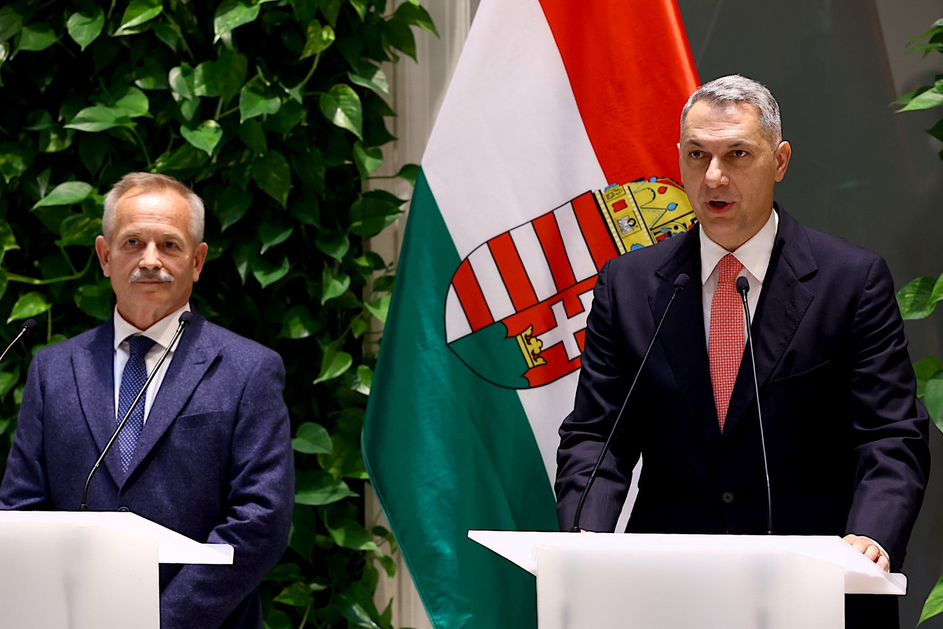 Lázár János: Augusztus elsején lép hatályba az állami építési beruházásokat szabályzó új törvény