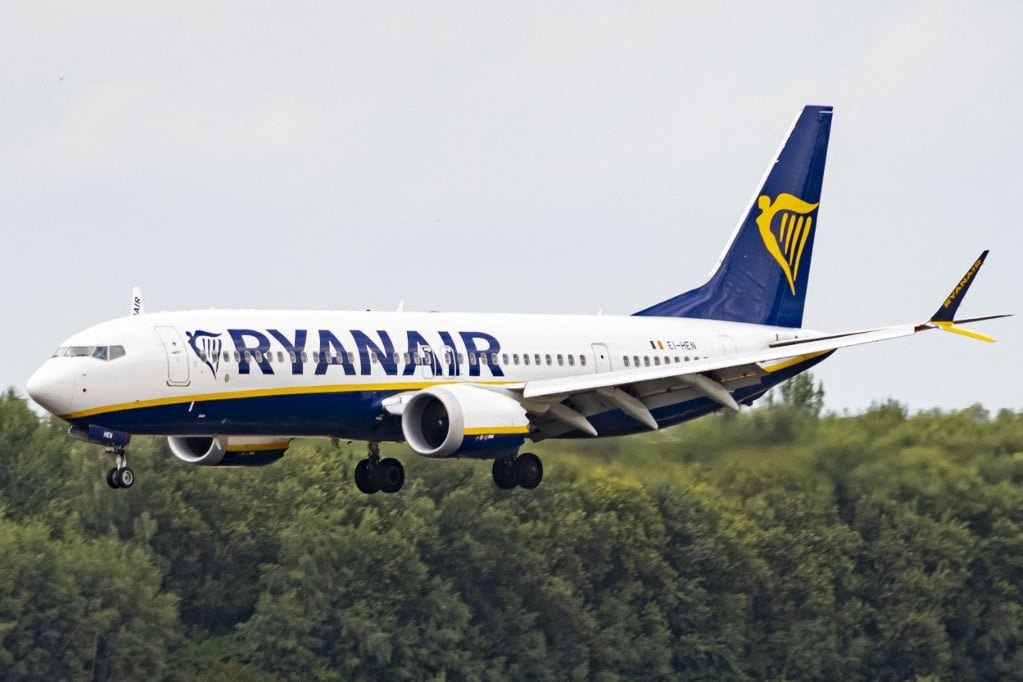 „Nem kezeltek emberként!” – feljelentették a Ryanairt