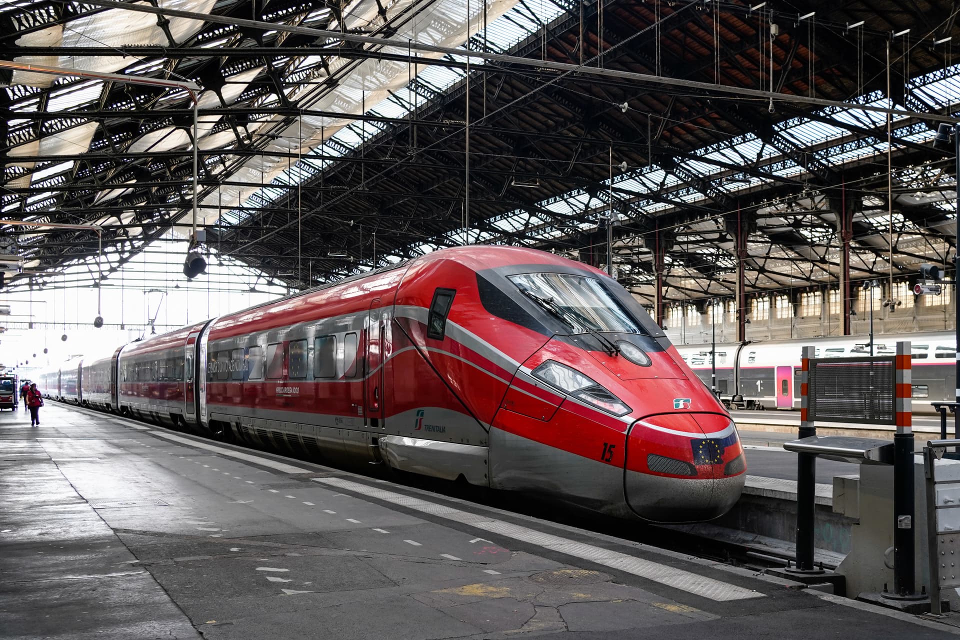 Megpróbált felugrani a gyorsvonatra, levágta a lábát a vonat