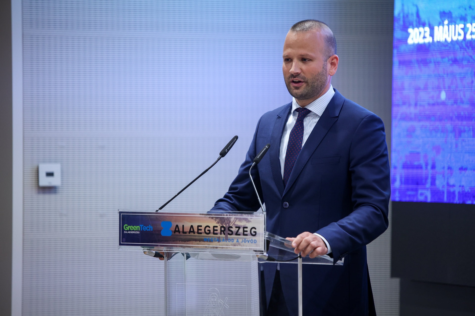 Érdemi támogatás az ingázóknak a vármegyebérlet