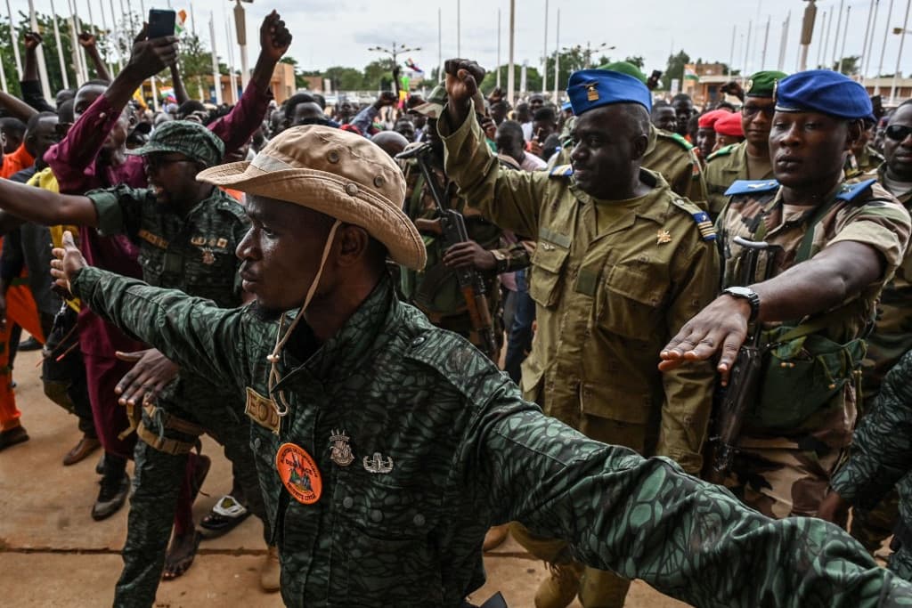 Bármelyik pillanatban lángokba borulhat egész Nyugat-Afrika
