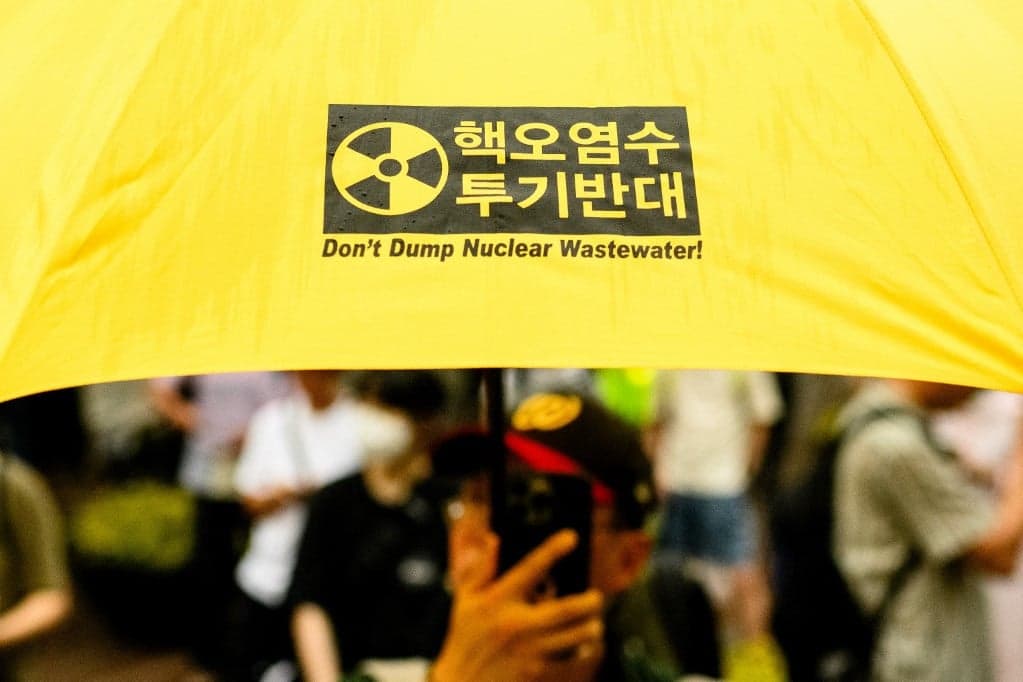 Japán megkezdte a fukusimai atomerőmű hűtővizének óceánba engedését