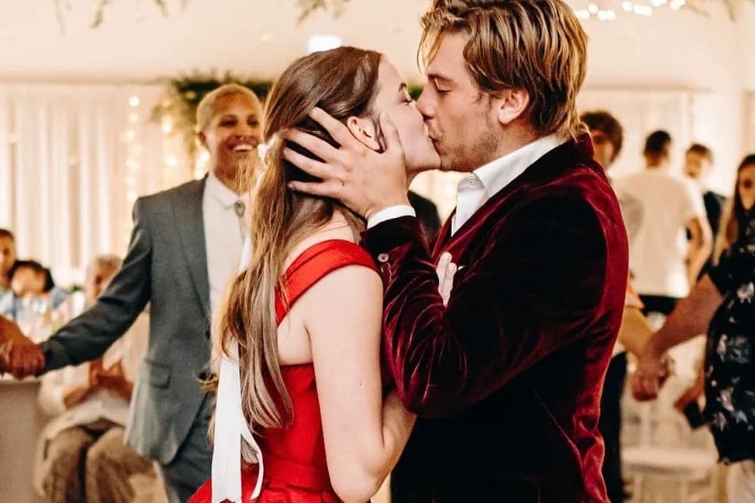 Palvin Barbara világhírűvé tette a menyecskeruhát