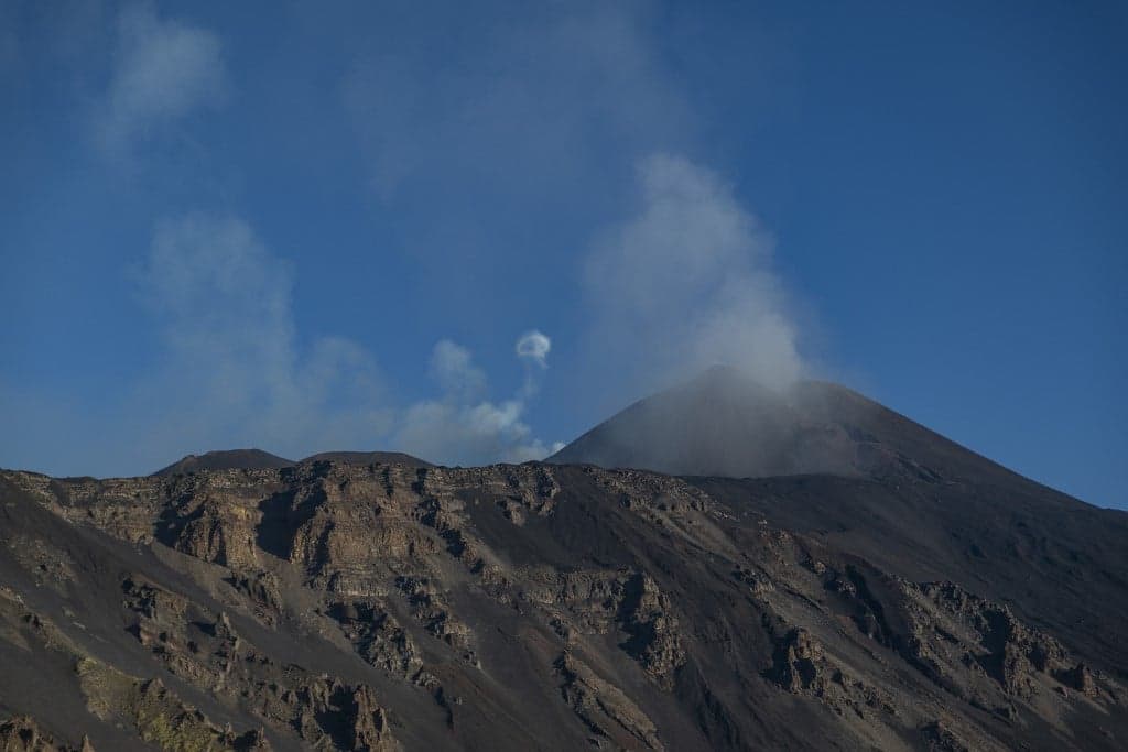 Megint kitört az Etna, lezárták a cataniai repteret + FOTÓK