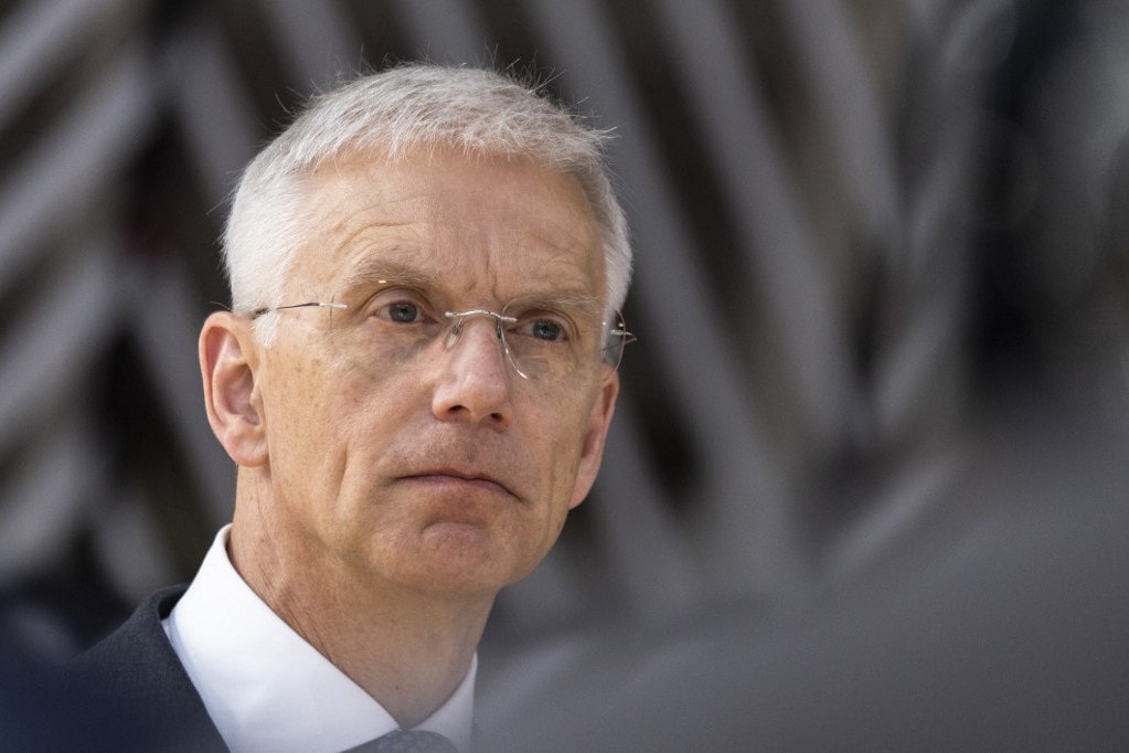 Bejelentette lemondását a lett kormányfő