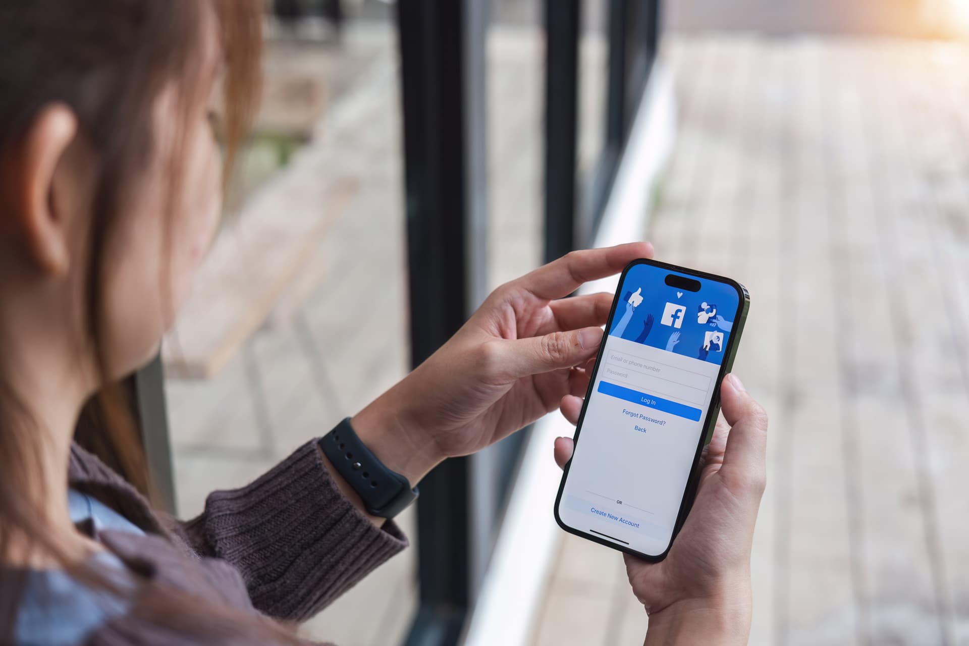 Újabb ország készül a Facebook megregulázására