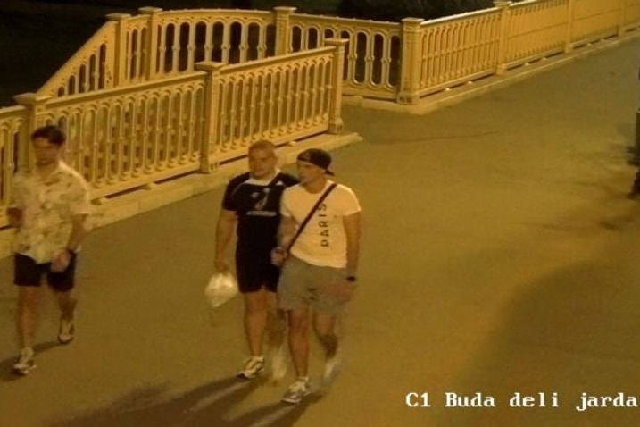 Feladták magukat a Margit híd kőkeresztjeit letörő fiatalok