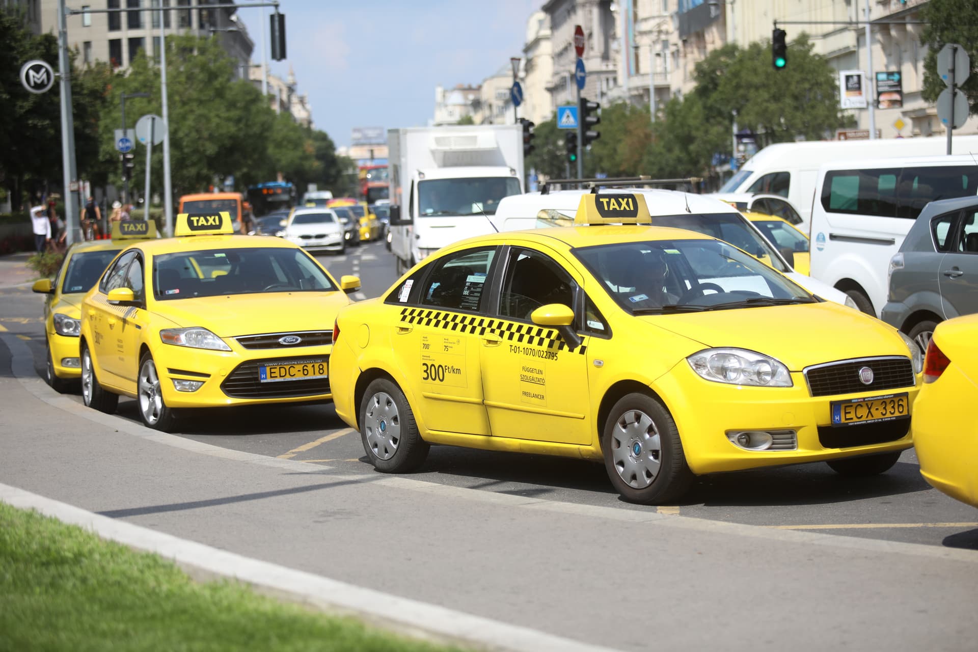 A fővárosi kormányhivatal emelt létszámmal ellenőrzi tovább a taxisokat a vb alatt