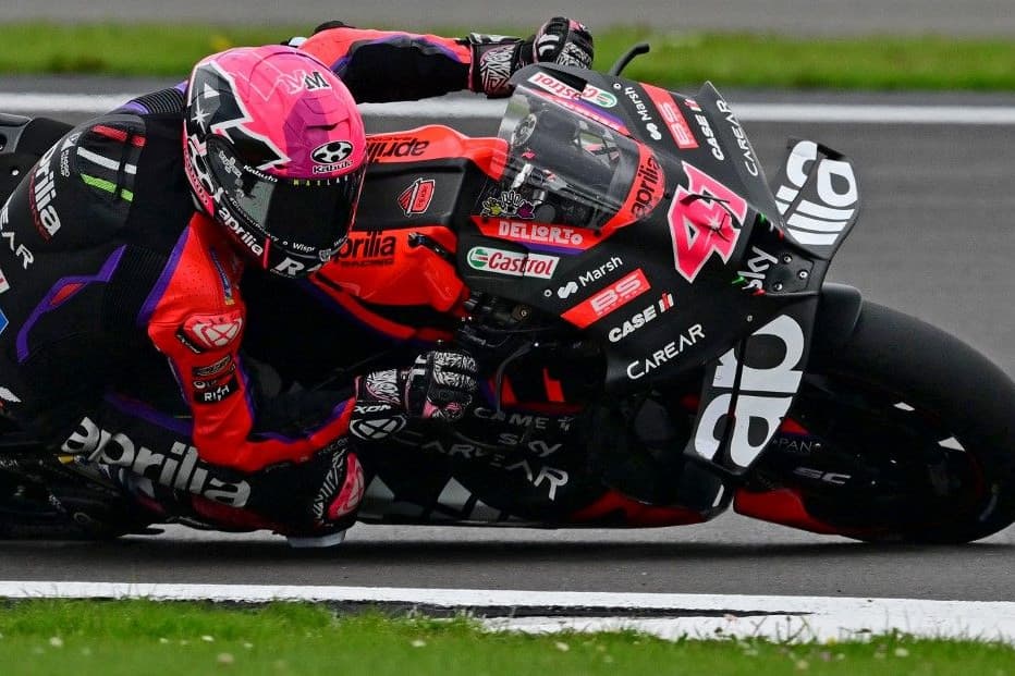 Brit Nagydíj: Espargaro az utolsó körben előzött