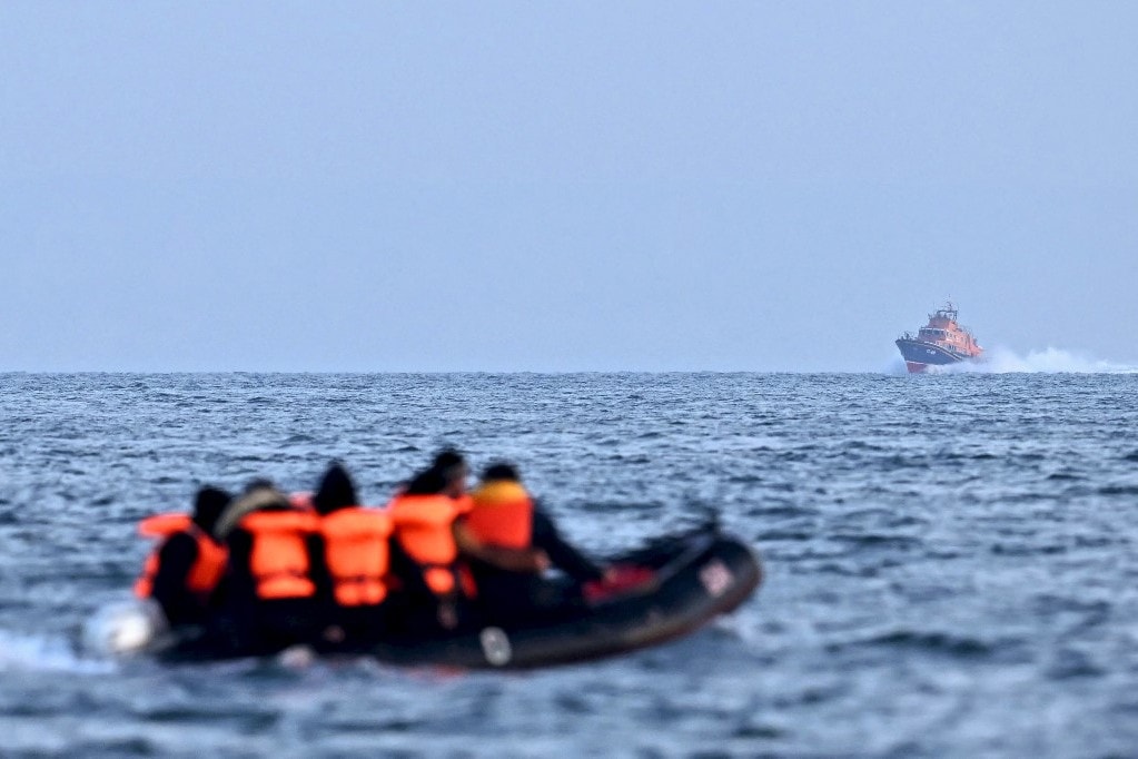 A brit kormány szigorúbb bírságolással vetne véget a bevándorlók illegális foglalkoztatásának