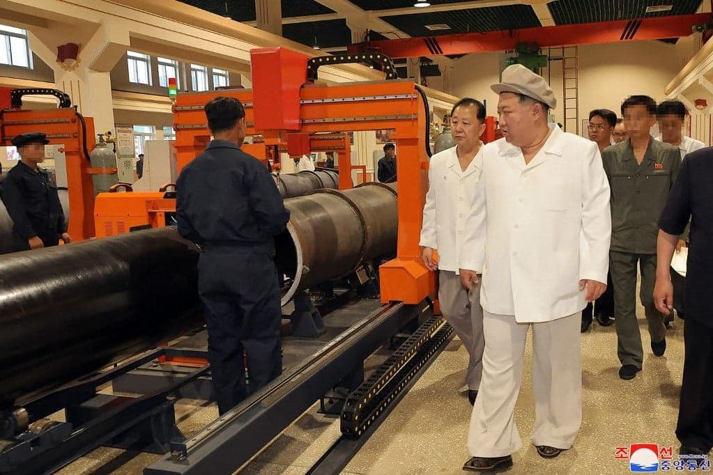 A fegyvergyártás növelésére szólított fel Kim Dzsong Un észak-koreai vezető