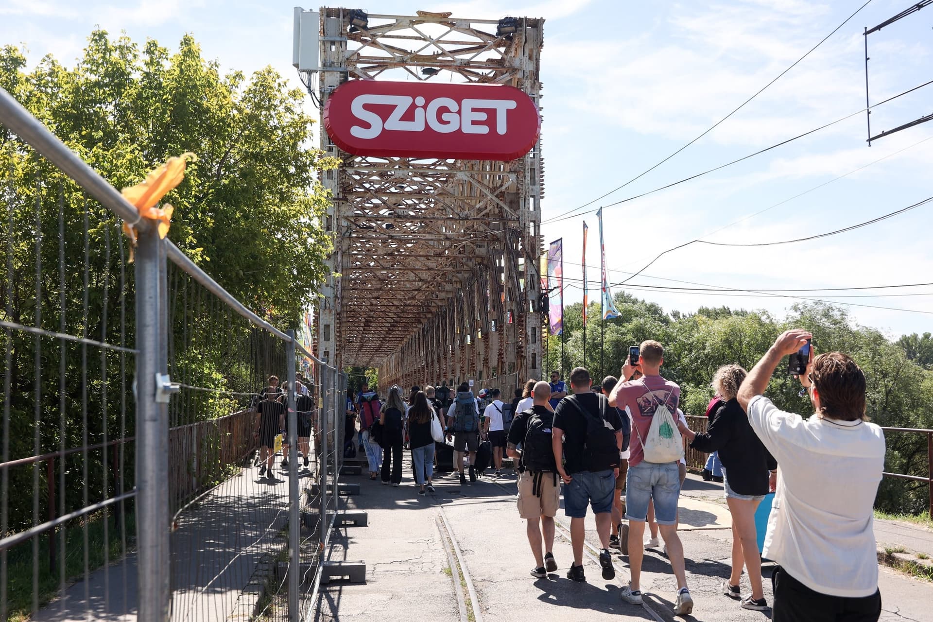 Életveszélyes gyalog átkelni a Dunán a Sziget Fesztiválra