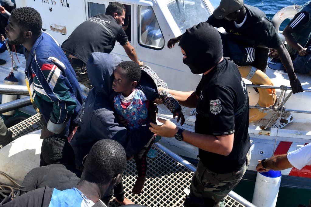 Őrizetben a migránsokat segítő jogvédő aktivista