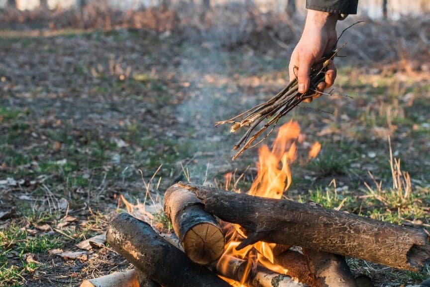 A Nébih hétfőtől visszavonja a tűzgyújtási tilalmat az alföldi vármegyékben is