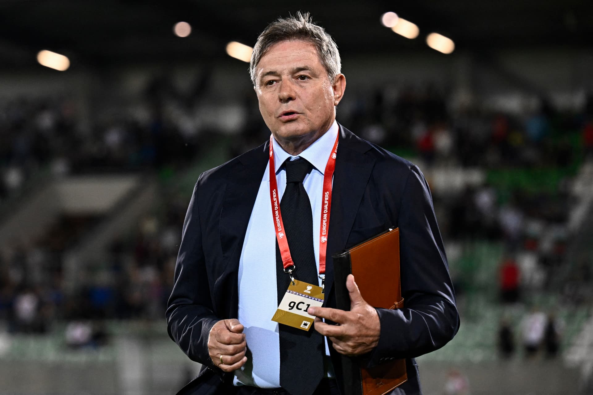 Egy-egy újonc és otthon futballozó játékos Stojkovic keretében