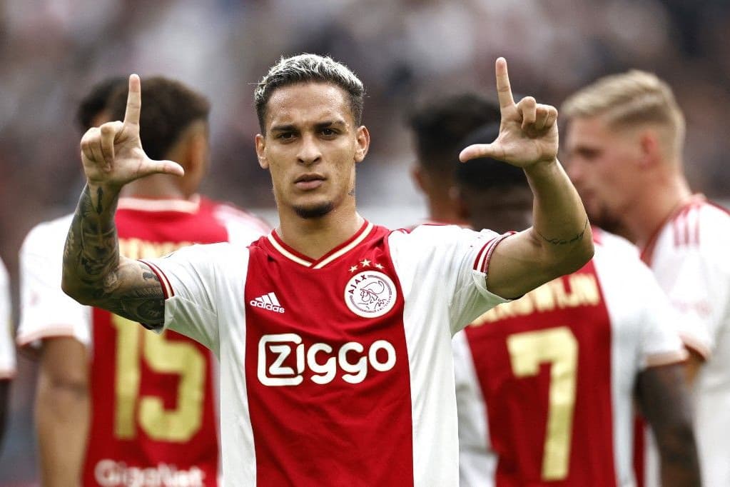 Brit milliárdos veszi meg a Manchester United negyedét