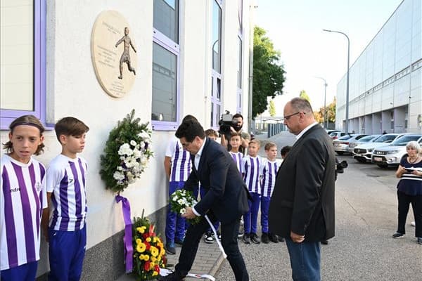 Felavatták Zsengellér Gyula emléktábláját Újpesten