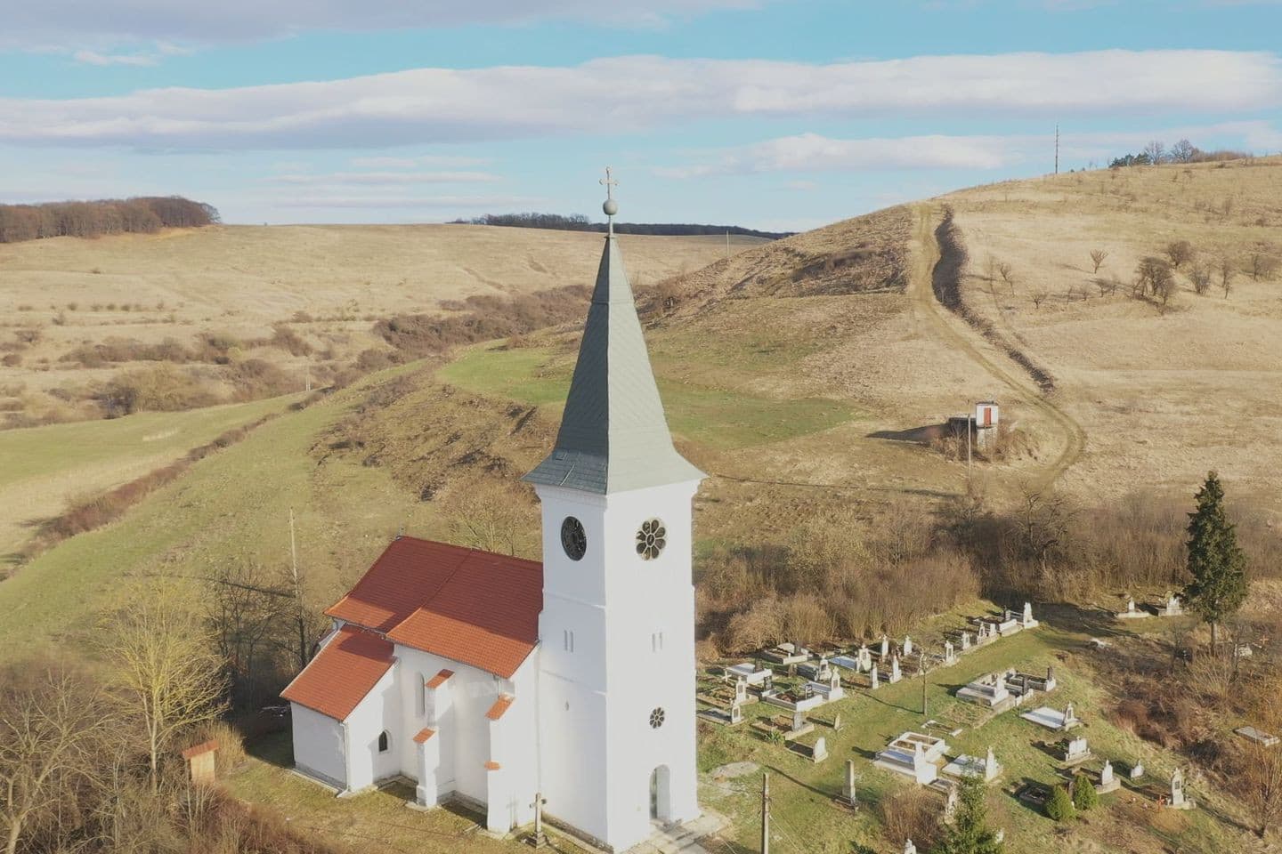 Felújított műemlék templomokat adtak át Erdélyben