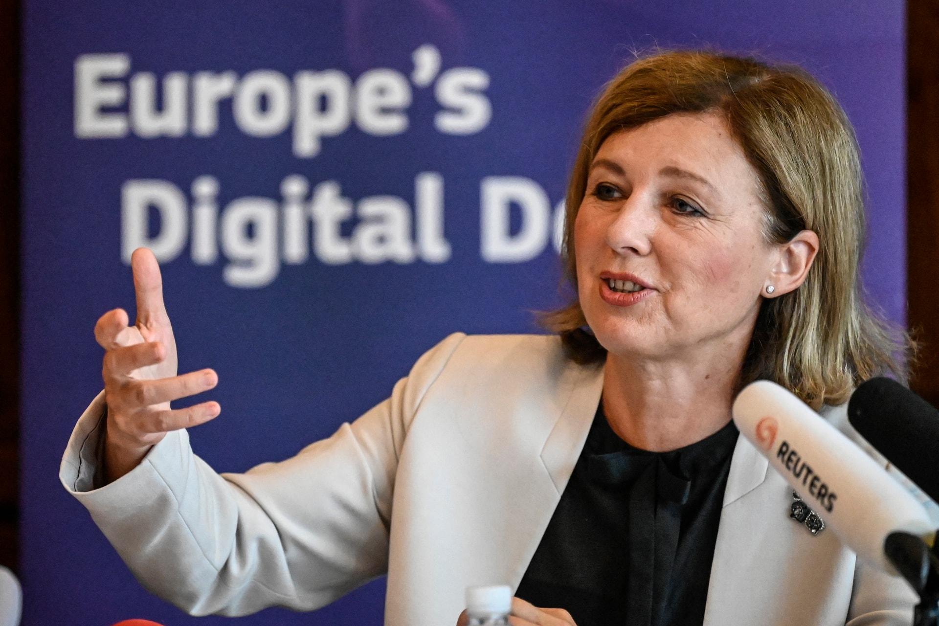 Vera Jourová: Az Európai Bizottság elfogadja a szlovákiai választások eredményét