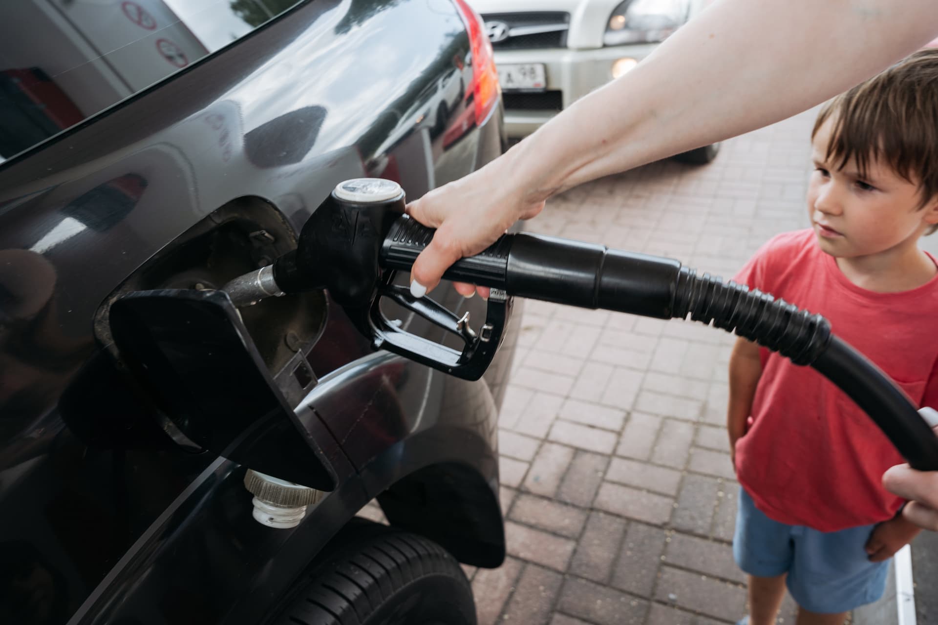 Benzinkutat akart felgyújtani egy 9 éves kisfiú