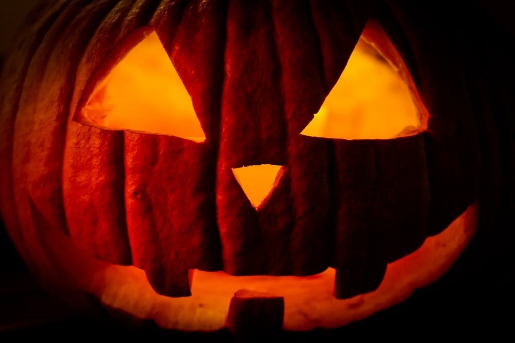 Mentőt hívott feleségére egy férfi Halloween estéjén, pedig a nő csak meg akarta lepni