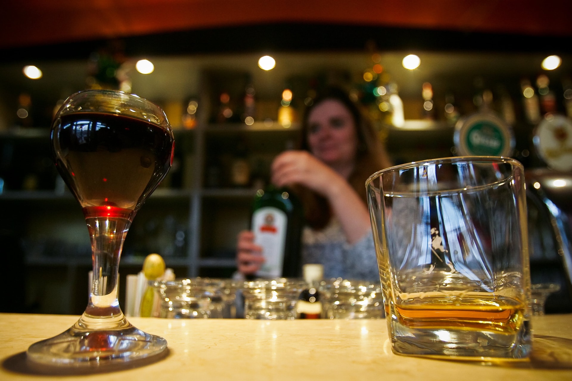 Az alkoholfogyasztás szigorúbb szabályozását sürgeti Európában a WHO