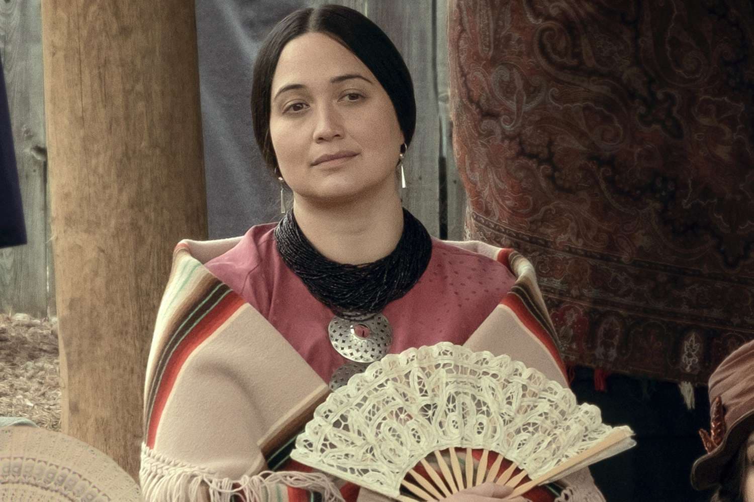 Megigézi a kritikusokat Lily Gladstone nézése
