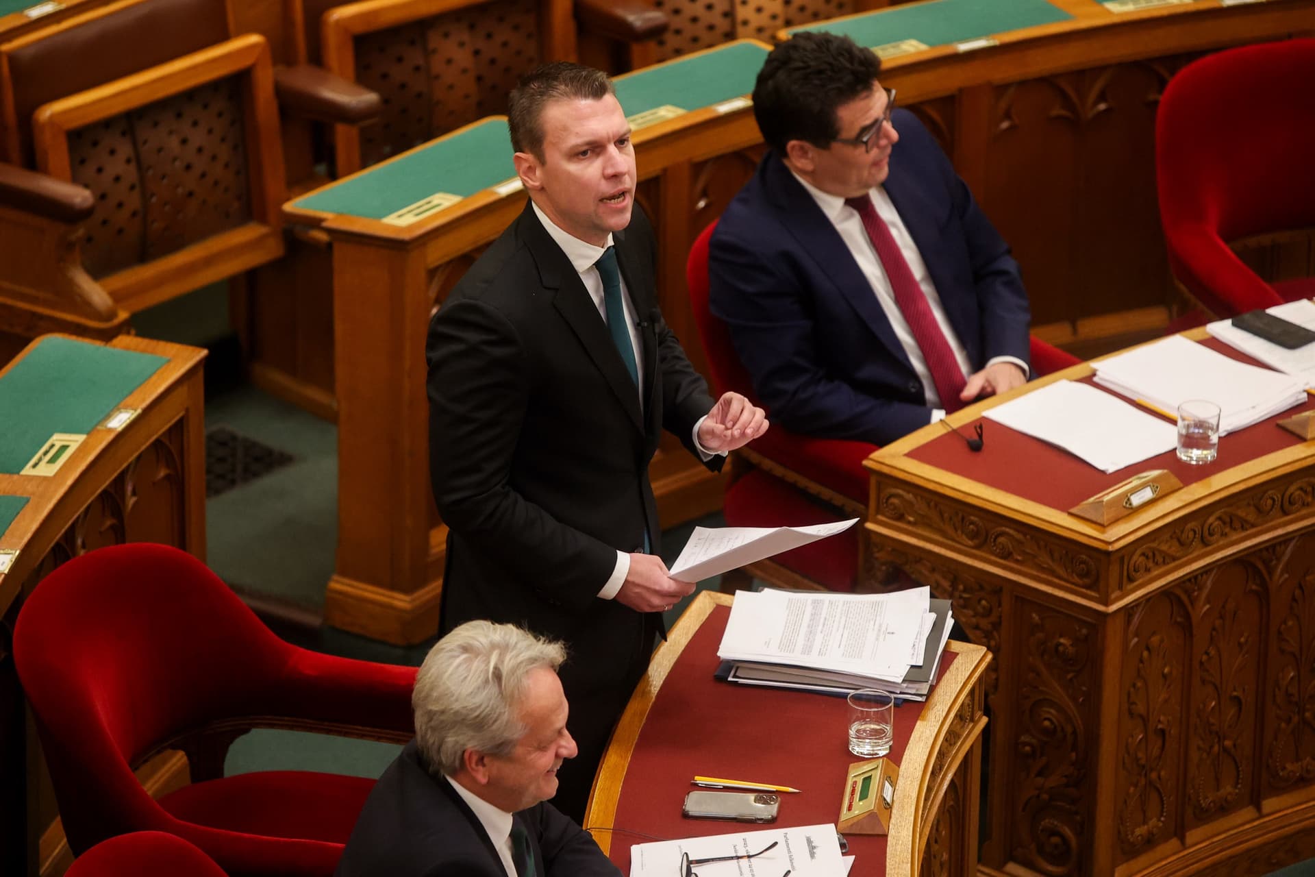 Menczer Tamás: Ki kell maradnunk az ukrajnai háborúból