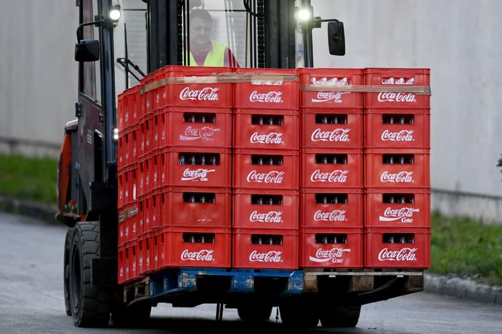 Sorra dőlnek ki az emberek a Coca-Cola üdítőjétől