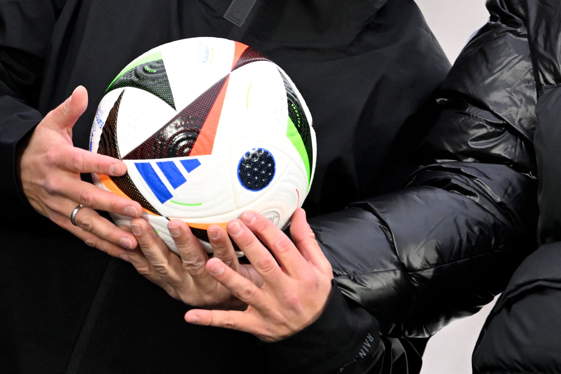 Az EU bírósága szerint az uniós joggal ellentétes a FIFA és az UEFA döntése