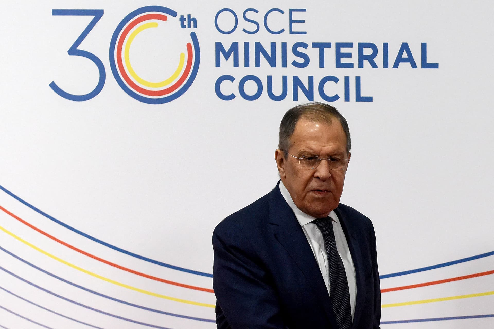 Kerülővel érkezett Szergej Lavrov a szkopjei EBESZ-találkozóra