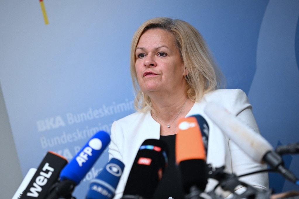 Tiltakozásra szólítottak fel Németországban, miután politikusokat támadtak meg