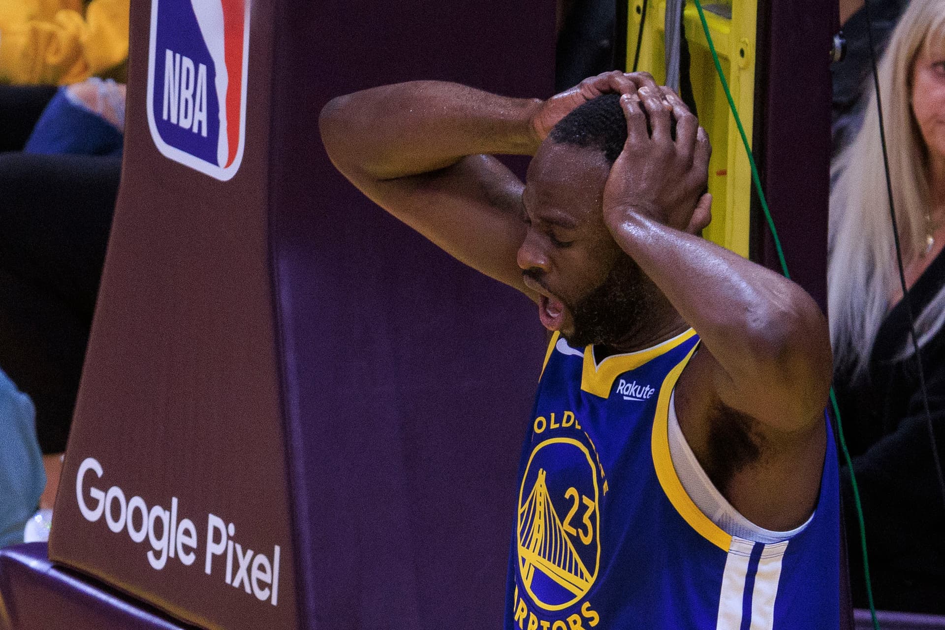 Kevéssel megúszta az ellenfelét fojtogató NBA-sztár