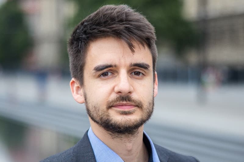 Rendőrökre támadtak a baloldali aktivisták, több embert is gyanúsít az ügyészség
