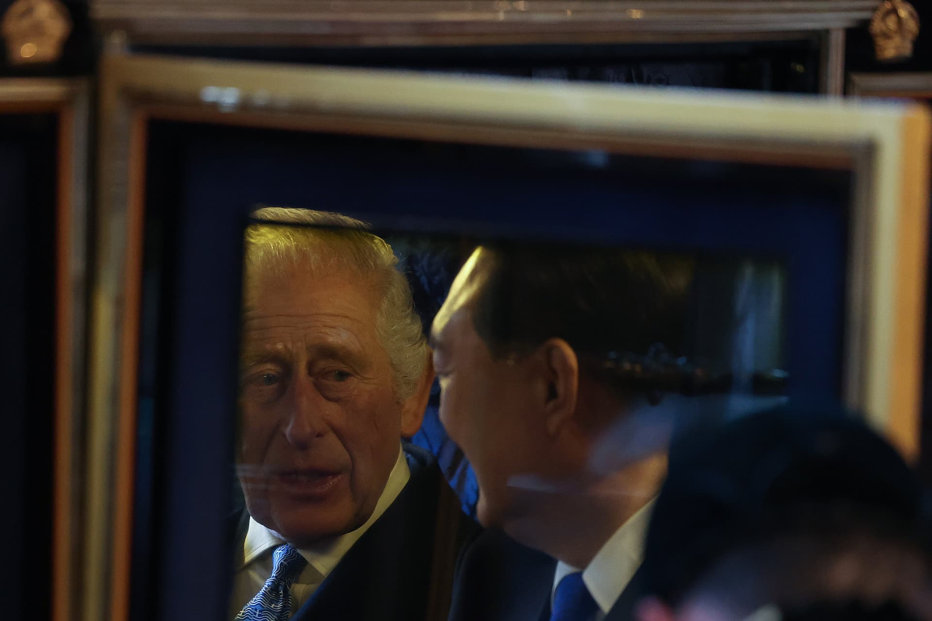 Károly király bizarr reggeli szokásaival gyötri a Buckingham-palota személyzetét