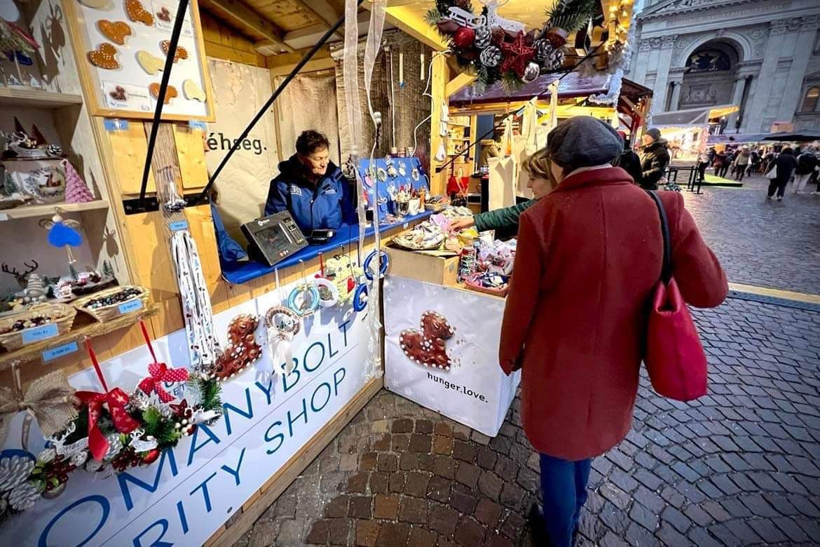 Megnyílt az Ökumenikus Segélyszervezet Adománypontja a Bazilikánál
