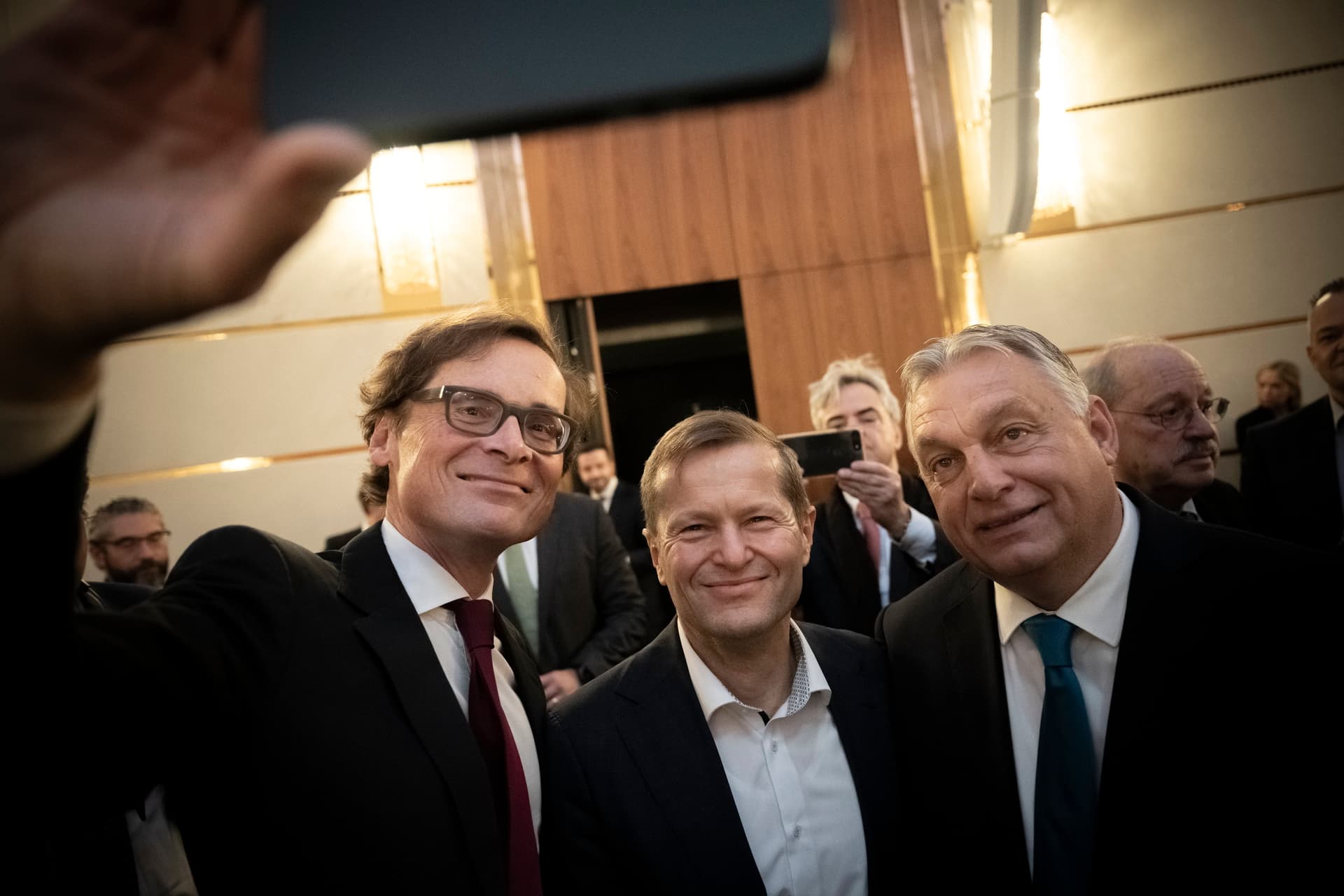 A Nobel-díjas Krausz Ferenc az első sorból hallgatta Orbán Viktor zürichi beszédét