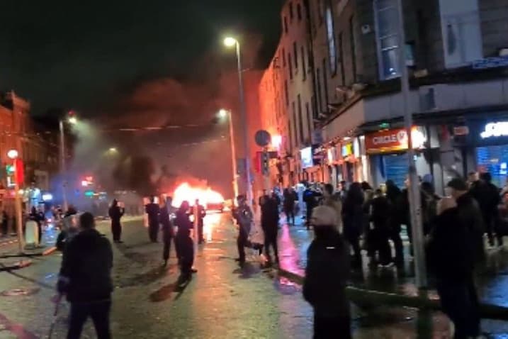 Zavargások éjszakája az ír fővárosban + VIDEÓ