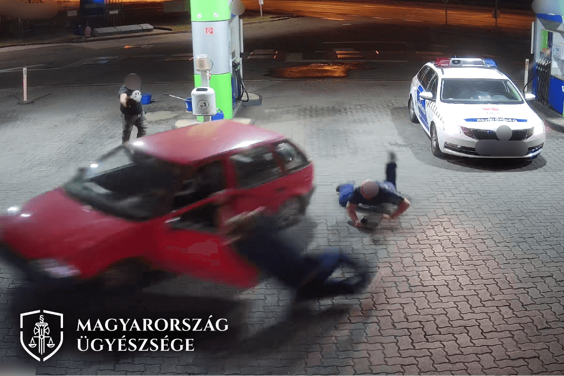 A benzinkúton sodorta el a rendőrt és a polgárőrt