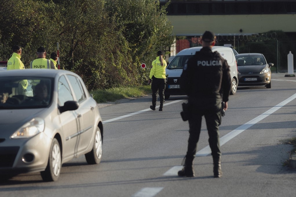 Ismét meghosszabbította Pozsony az ideiglenes határellenőrzést a szlovák–magyar határon