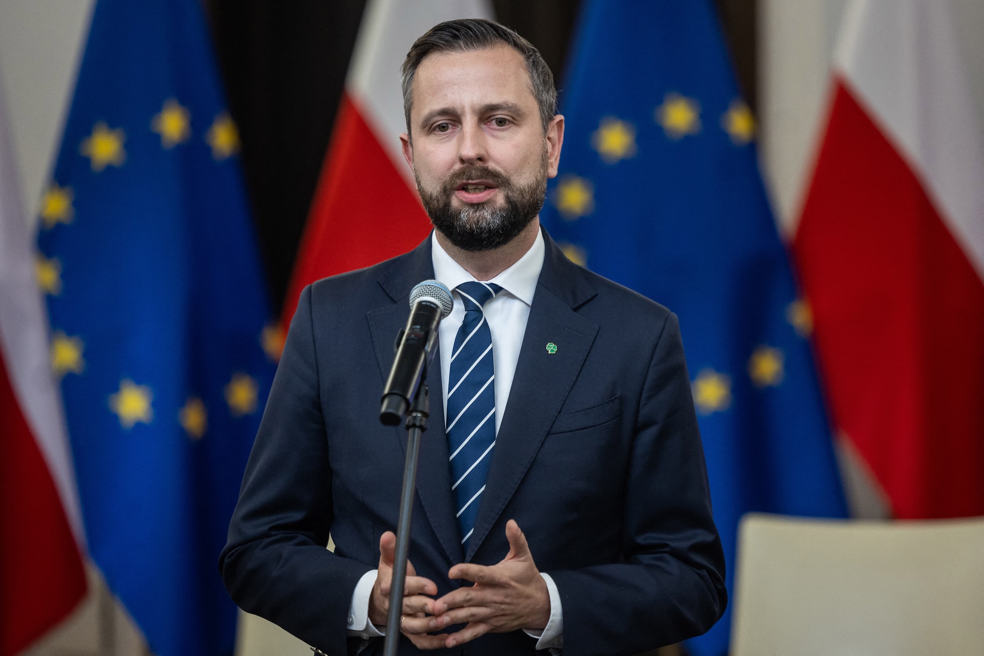 Lengyelország evakuálására készül a védelmi miniszter