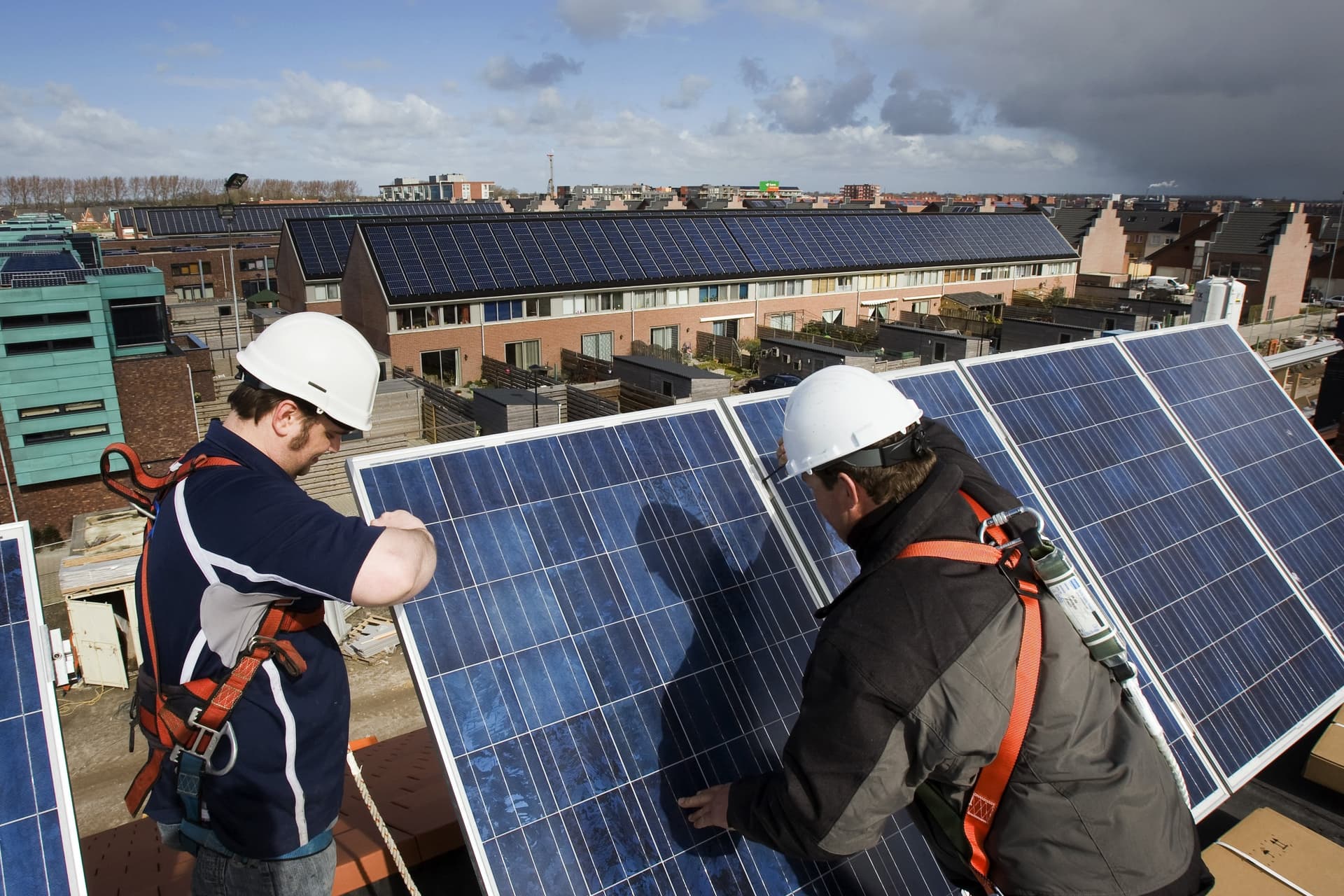 EM: A Napenergia Plusz Programban nem az előregisztráció szerinti sorrendben bírálják el a támogatási kérelmeket