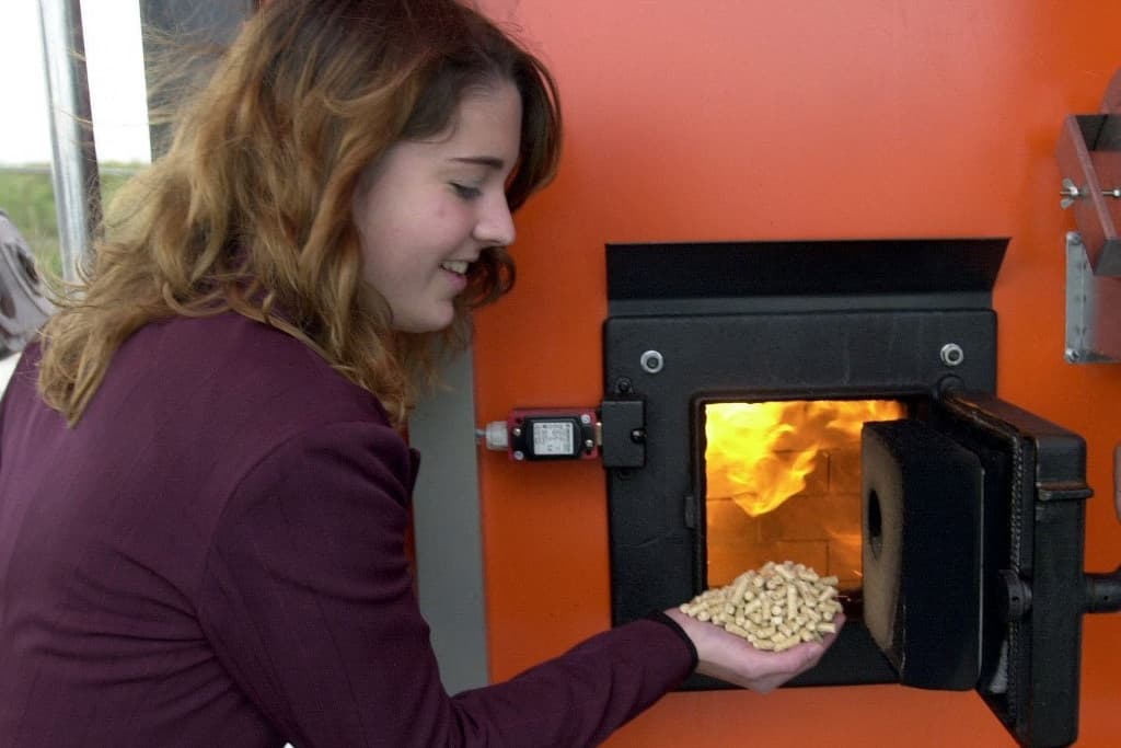 Tüzet okozhat, ha a szemetesbe öntjük a hamut!