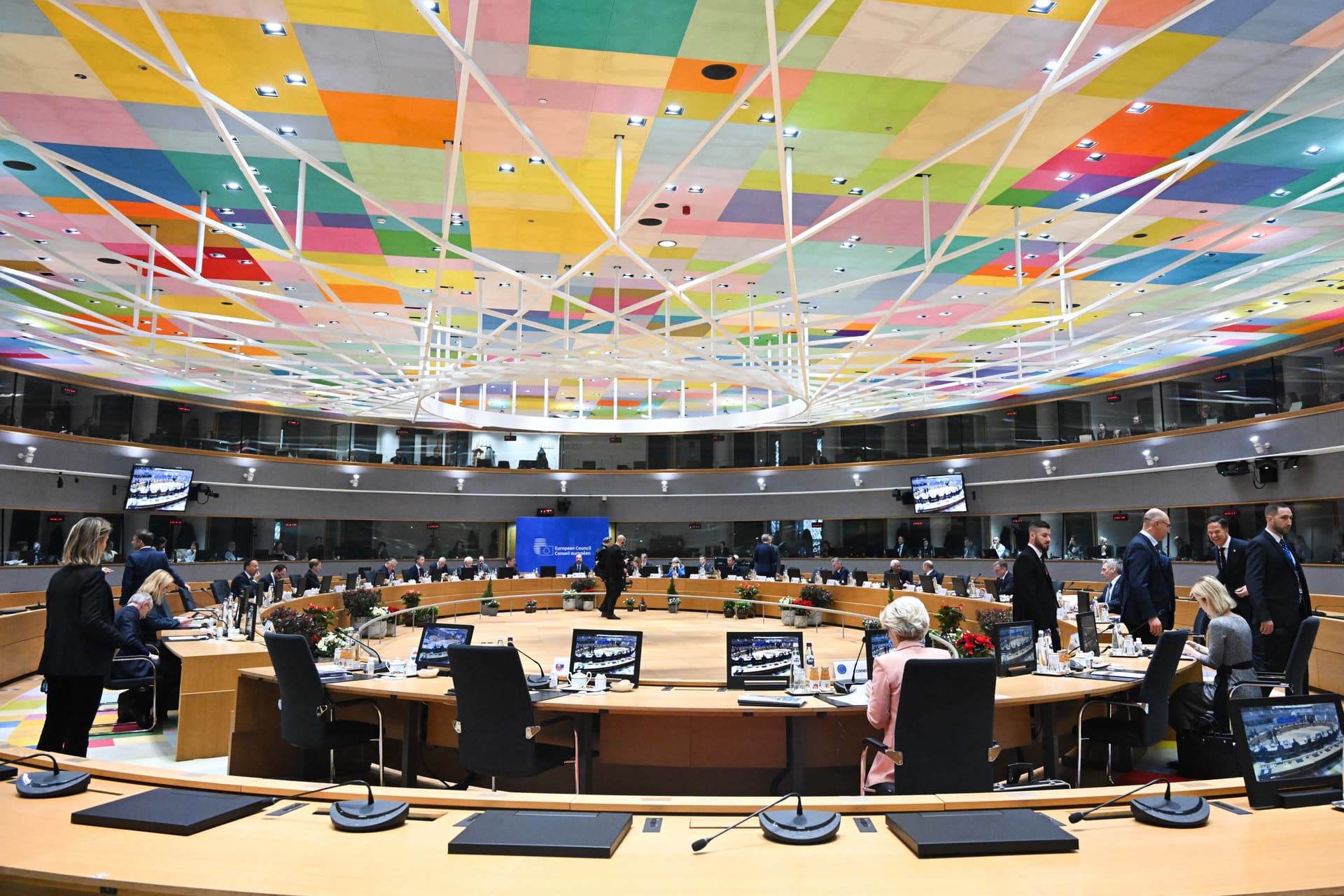 Financial Times: az EU kikényszerítené Ukrajna támogatását Orbán Viktortól