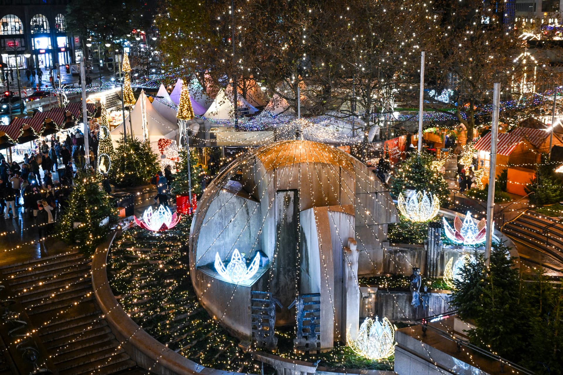 Úgy lángolt a berlini adventi vásár, mint azelőtt soha + VIDEÓ